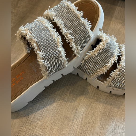 Bernie Mev - Picture 2 of 3